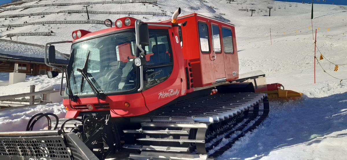 Snowcat beim Catskiing in Georgien Bakhmaro